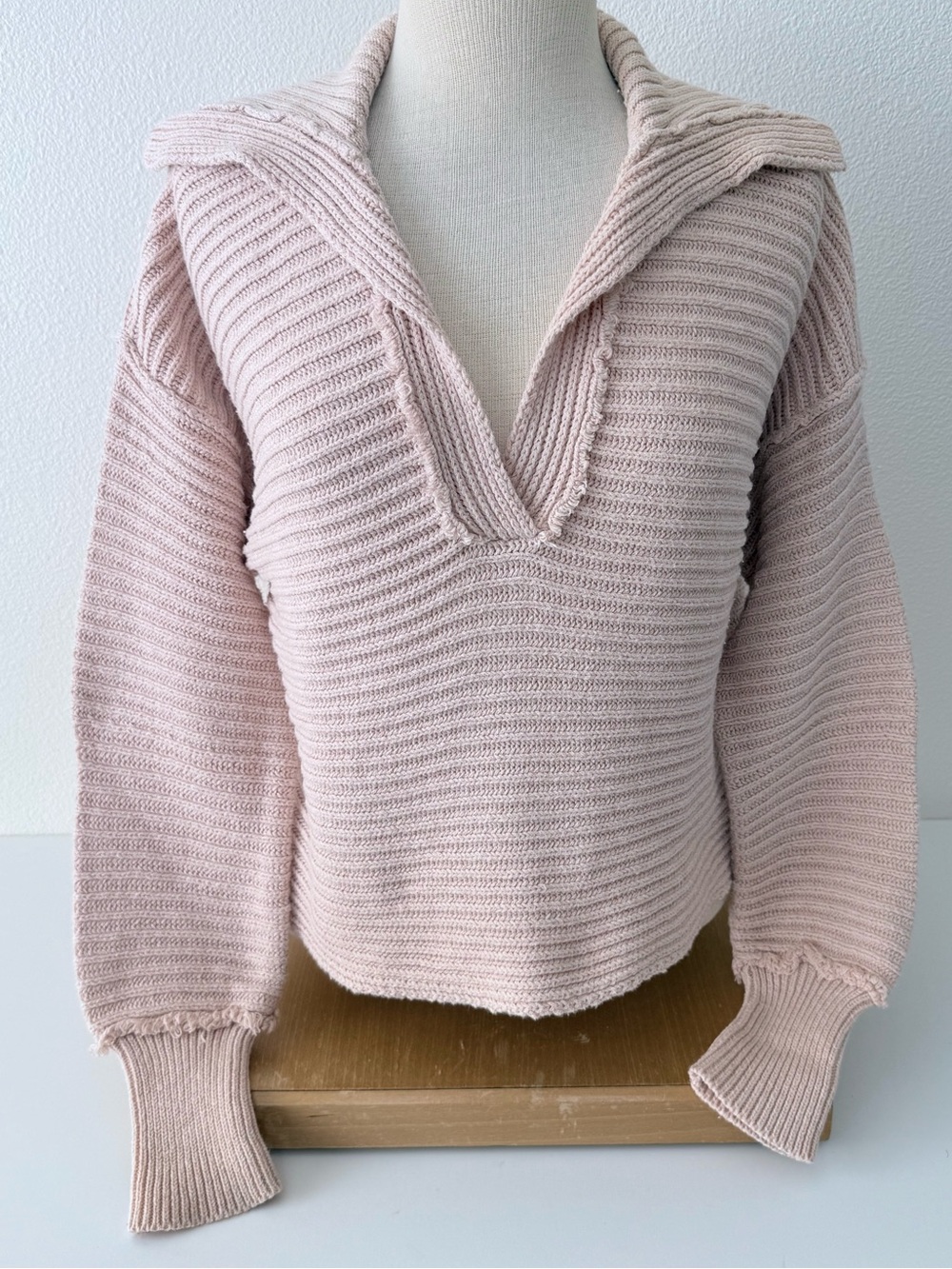 Free People Marlie Pullover Sweater XS Dusty Pink Ribbed V-Neck Open Collar Raw